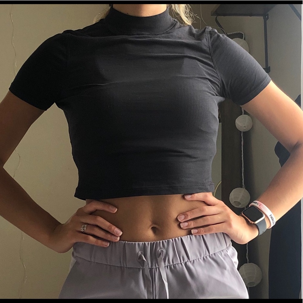 Lululemon cropped tee